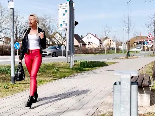 Die perverseste Straßenschlampe Bayerns | Ralf´s geilster Tag! ONEMANSPERMAPISSBUKKAKE